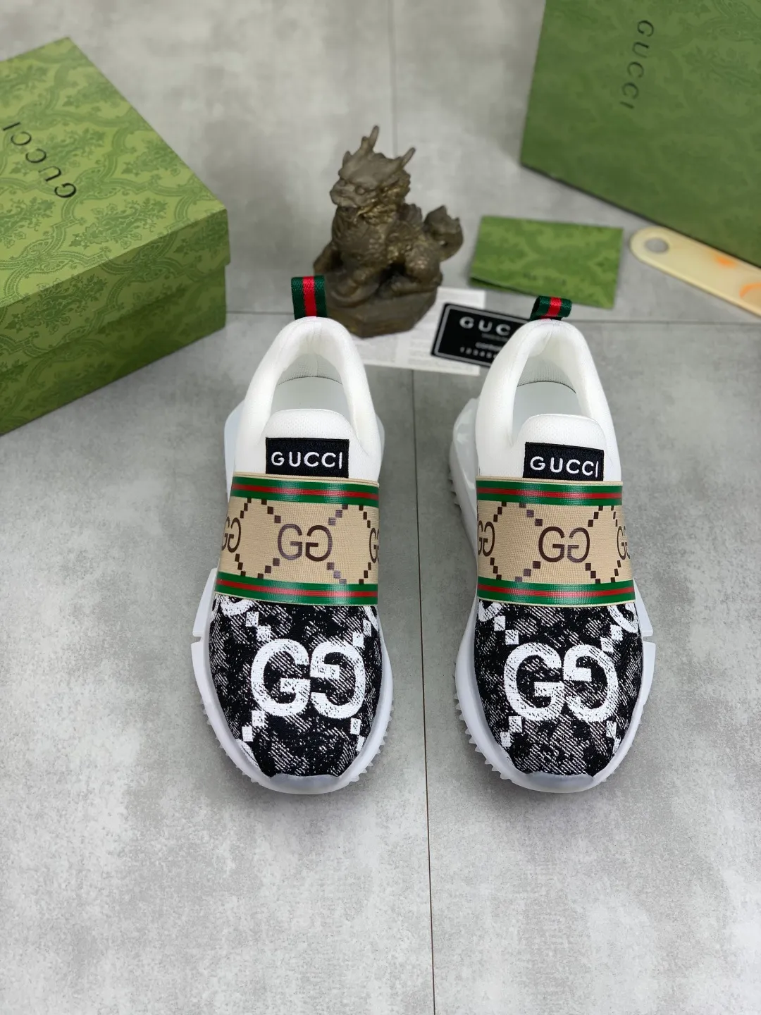 Men's shoes 💰P460💰[New style]🆘 Gucci [GUCCI] classic fashion high-top men's shoes, synchronized with counters, exquisite workmanship, exquisite color matching, the upper is made of original soft double G calfskin Gucci webbing ➕ first-layer pigskin lining ➕ pigskin feet The lasts made according to the original version are quite attractive both on the foot and in the placement. There is no need to comment on the good ones. They are absolutely versatile. Number of sizes: 38-44, 3️⃣colors🉑️ to choose from.